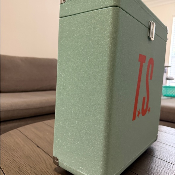 NEW TAYLOR SWIFT THE LIFE OF A SHOWGIRL VINYL CASE - Picture 3 of 11